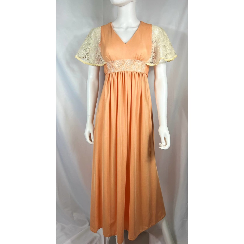 1970's Peach Dress w/ Doiley Lace Sleeves